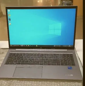 New Laptop HP ZBook Firefly G8 16GB Intel Core I7 SSD 512GB