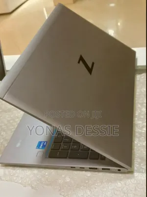New Laptop HP ZBook Firefly G8 16GB Intel Core I7 SSD 512GB