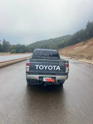 Photo - Toyota Hilux 2014 Gray