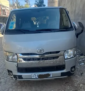 Photo - Toyota HiAce 2007 Silver