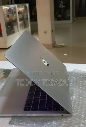 Photo - New Laptop Apple MacBook Pro 2017 8GB Intel Core I5 SSD 256GB