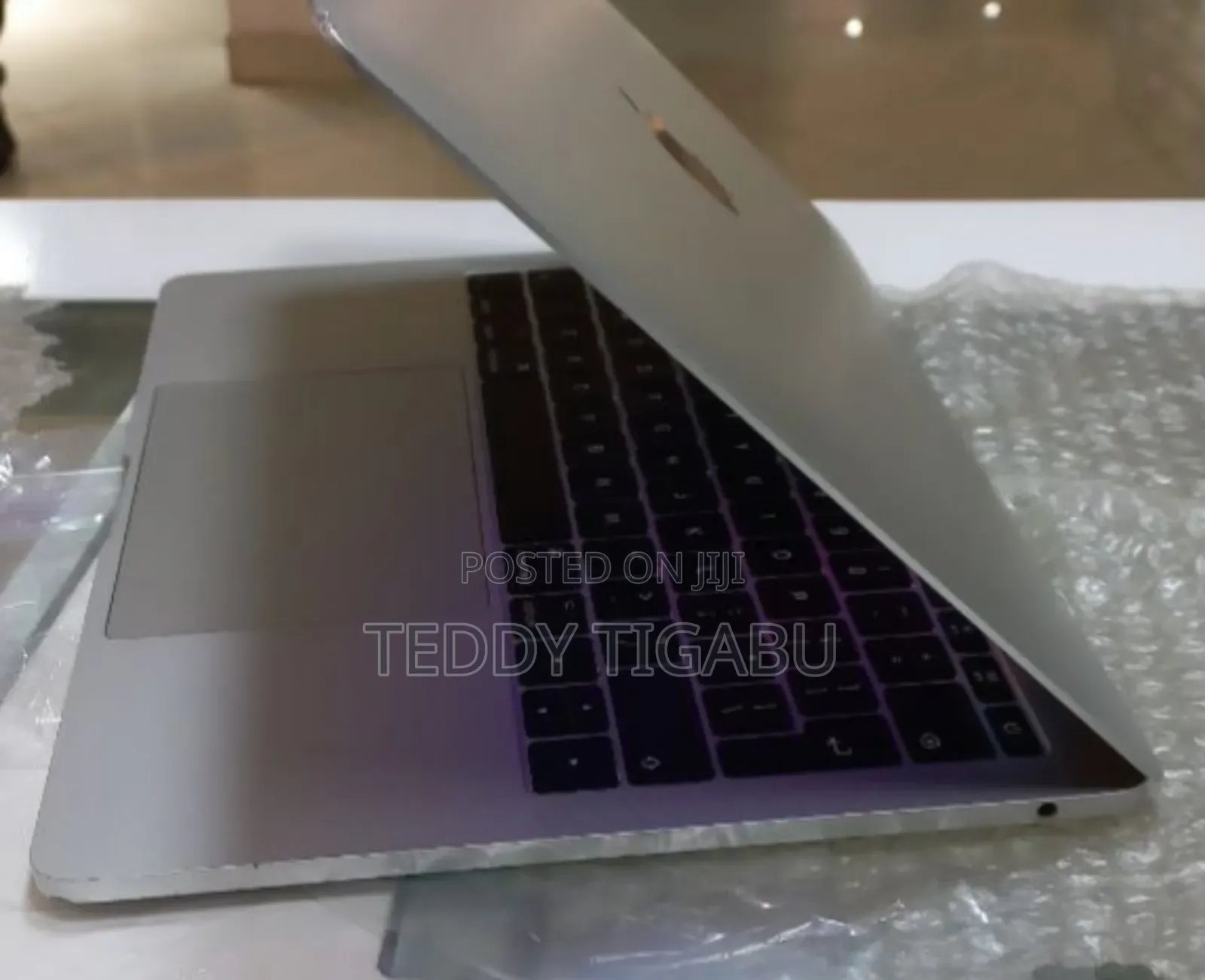 New Laptop Apple MacBook Pro 2017 8GB Intel Core I5 SSD 256GB