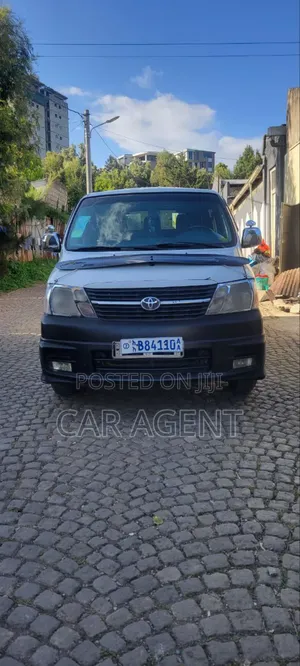 Photo - Toyota HiAce 2008 White