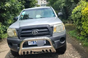 Photo - Toyota Tacoma 2007 Silver