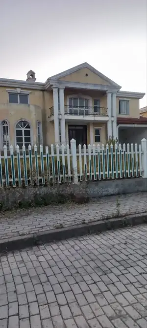 6bdrm House in Ccd Real State, Oromia-Finfinne for sale