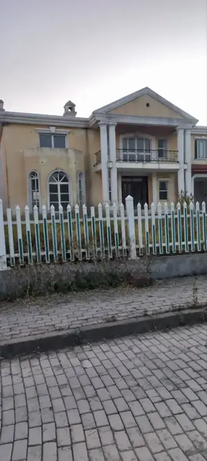 6bdrm House in Ccd Real State, Oromia-Finfinne for sale