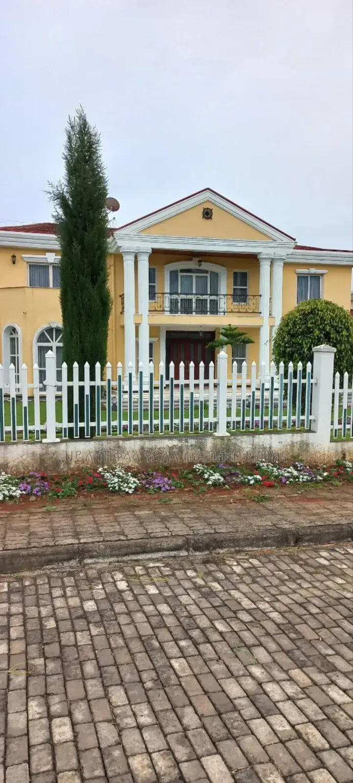 Furnished 6bdrm House in Ccd Real State, Oromia-Finfinne for sale