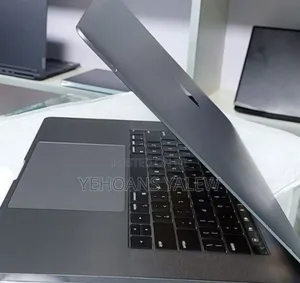 New Laptop Apple MacBook Pro 2019 16GB Intel Core I7 SSD 512GB