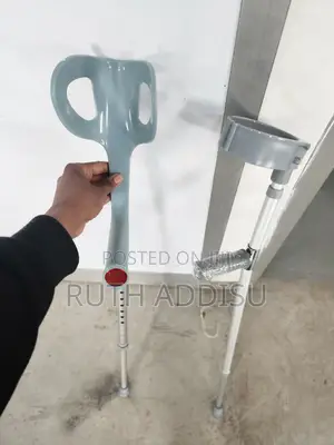 Photo - Crutches型式elbow Ceutches𠴲我elbow Crutches尨瓶crutches New