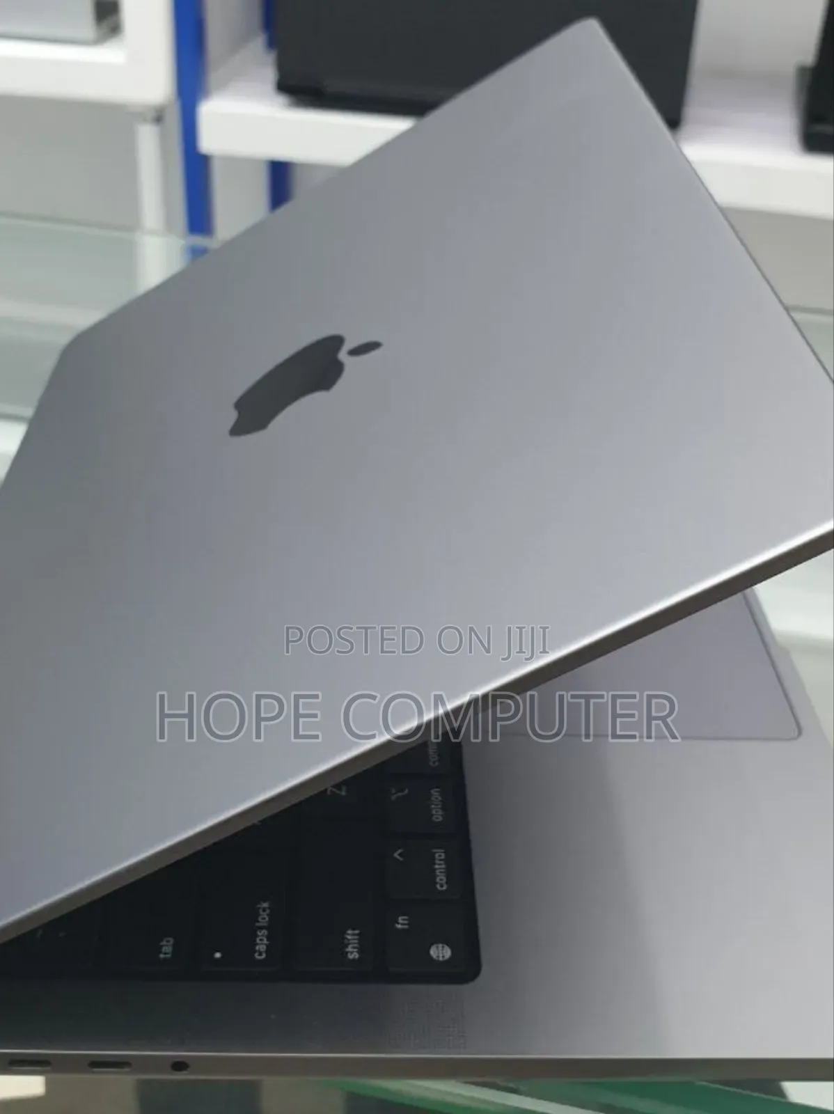 New Laptop Apple MacBook Pro M1 32GB Apple M1 Pro SSD 512GB