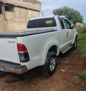 Toyota Hilux 2015 White