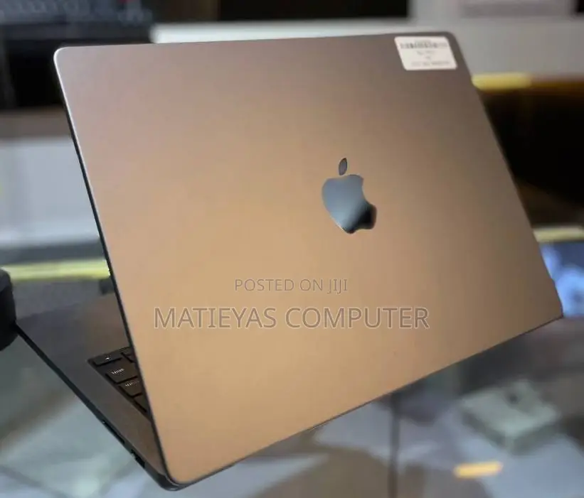 New Laptop Apple MacBook Pro M1 32GB Apple M1 SSD 1T