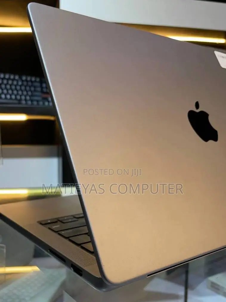New Laptop Apple MacBook Pro M1 32GB Apple M1 SSD 1T