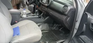 Toyota Tacoma 2020 Silver