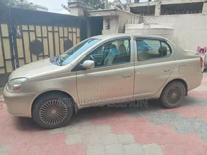 Toyota Platz 2005 Gold