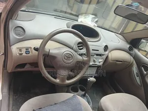 Toyota Platz 2005 Gold