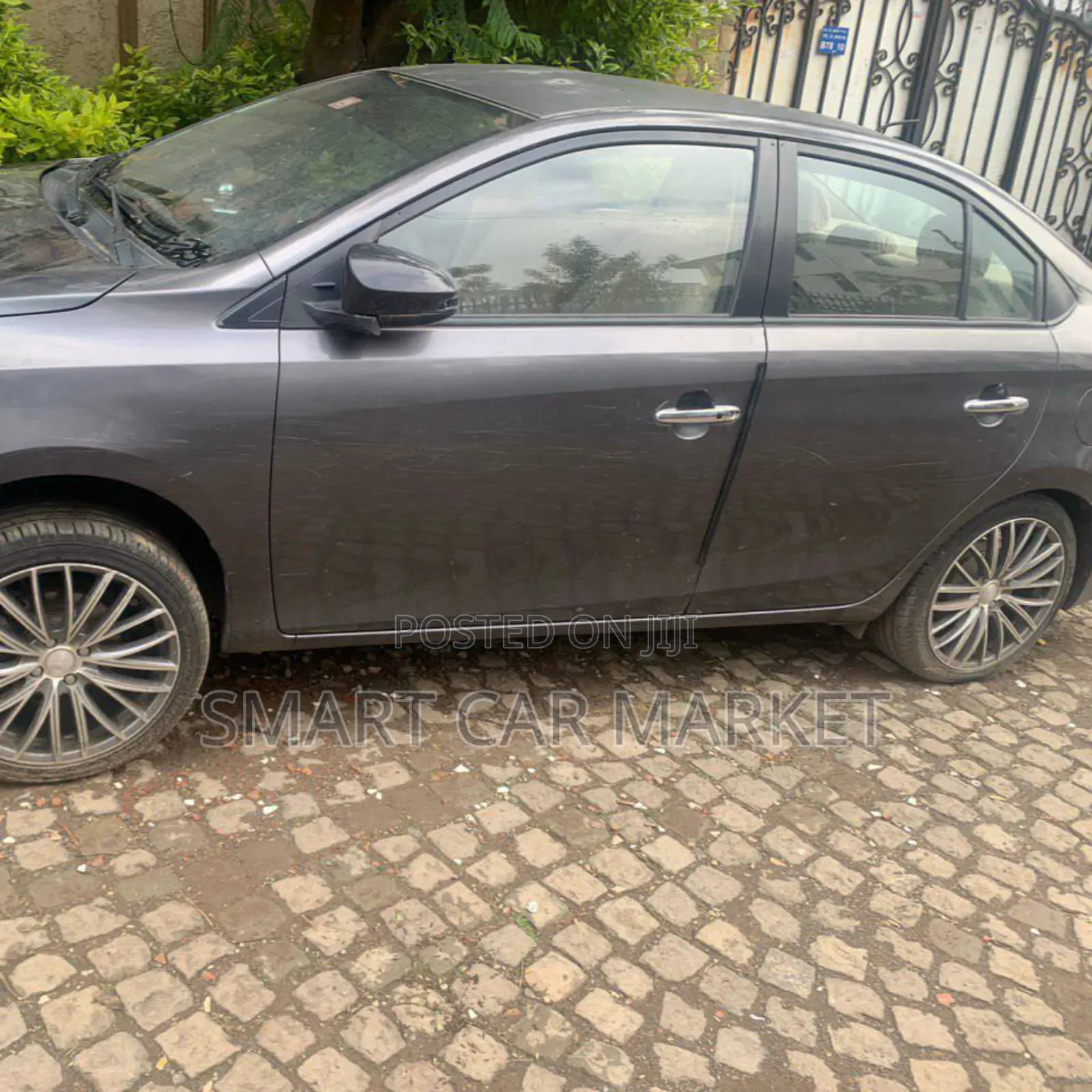 Toyota Yaris 2016 Gray