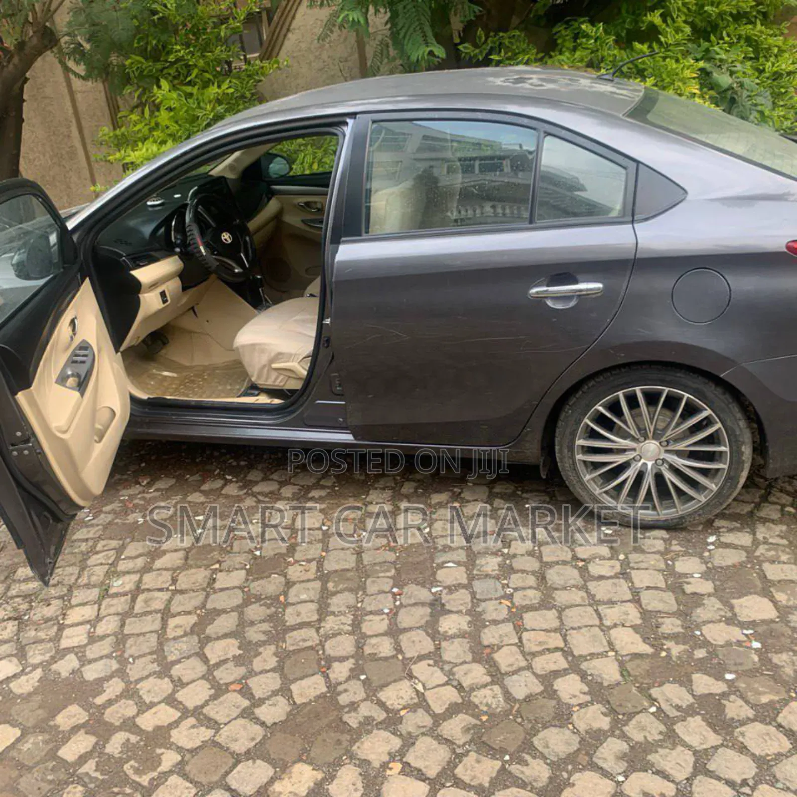 Toyota Yaris 2016 Gray