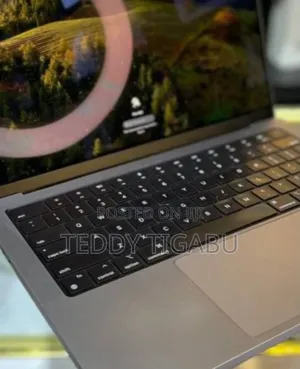 New Laptop Apple MacBook Pro 32GB Apple M1 SSD 1T