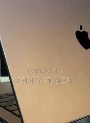 New Laptop Apple MacBook Pro 32GB Apple M1 SSD 1T