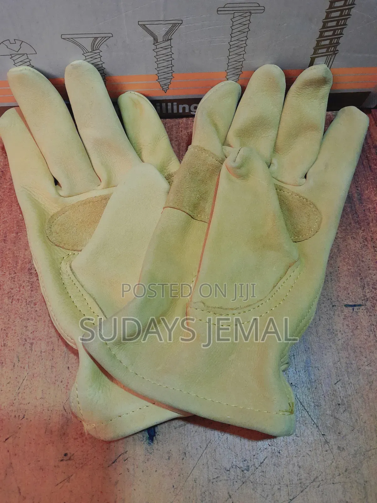 Affordable Safety Glove for Construction Use