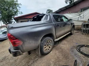 Toyota Hilux 2020 Gray