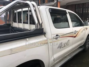 Toyota Hilux 2.5 D-4D 4X4 SRX 2012 White