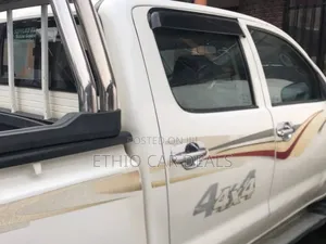 Toyota Hilux 2.5 D-4D 4X4 SRX 2012 White