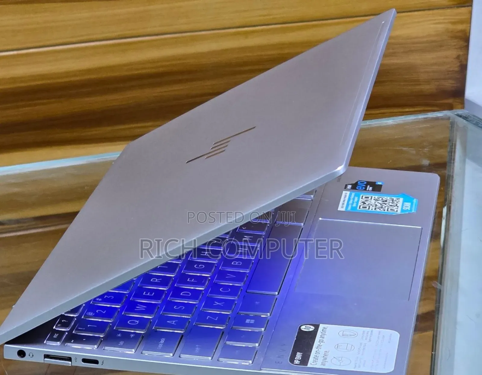 New Laptop HP Envy X360 8GB Intel Core I7 SSD 256GB