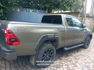 Toyota Hilux 2021 Gray