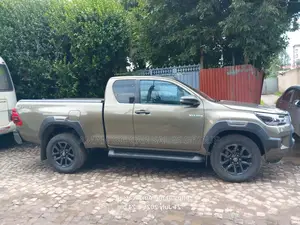 Toyota Hilux 2021 Gray