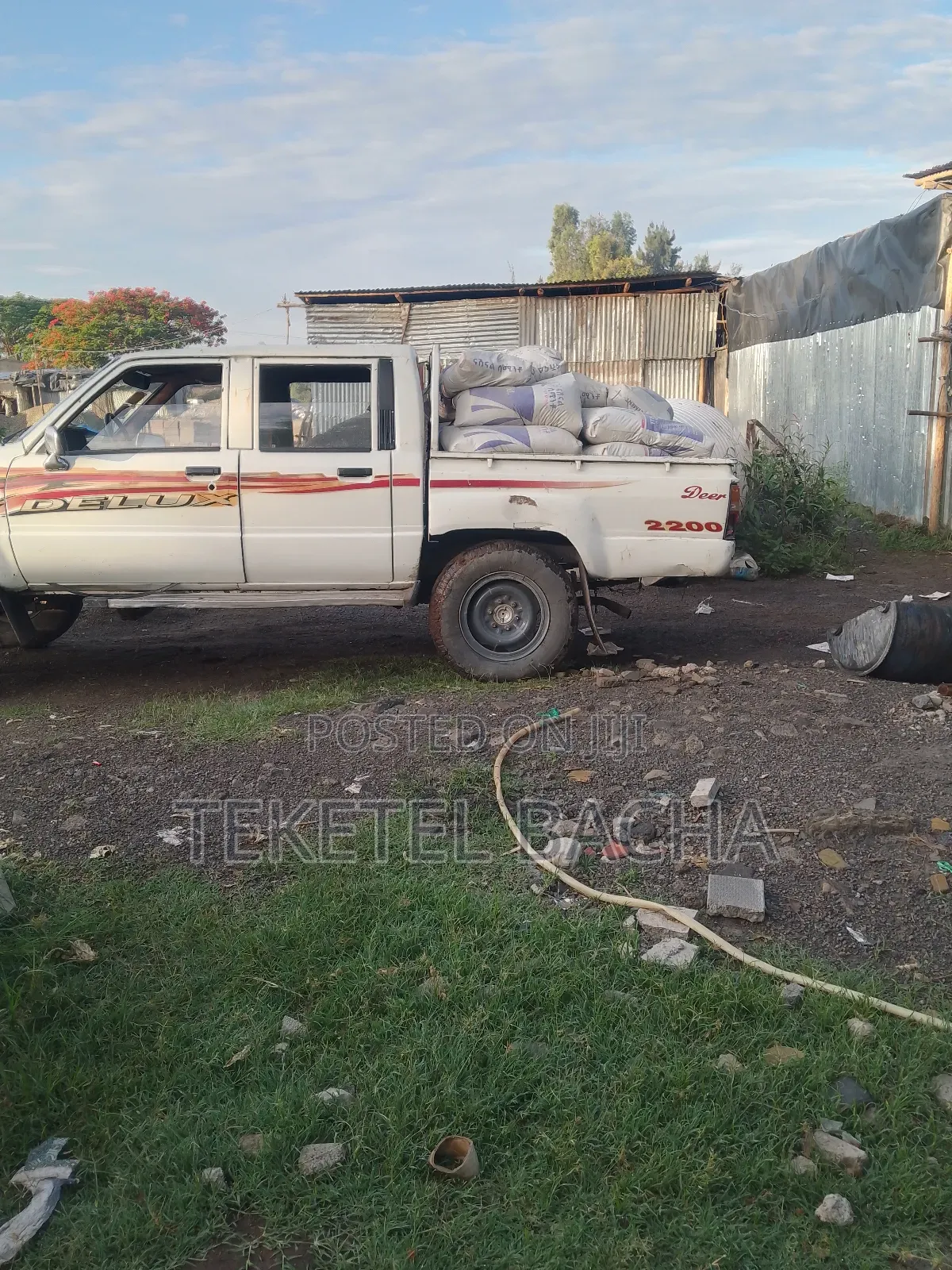 Toyota Hilux 1987 White