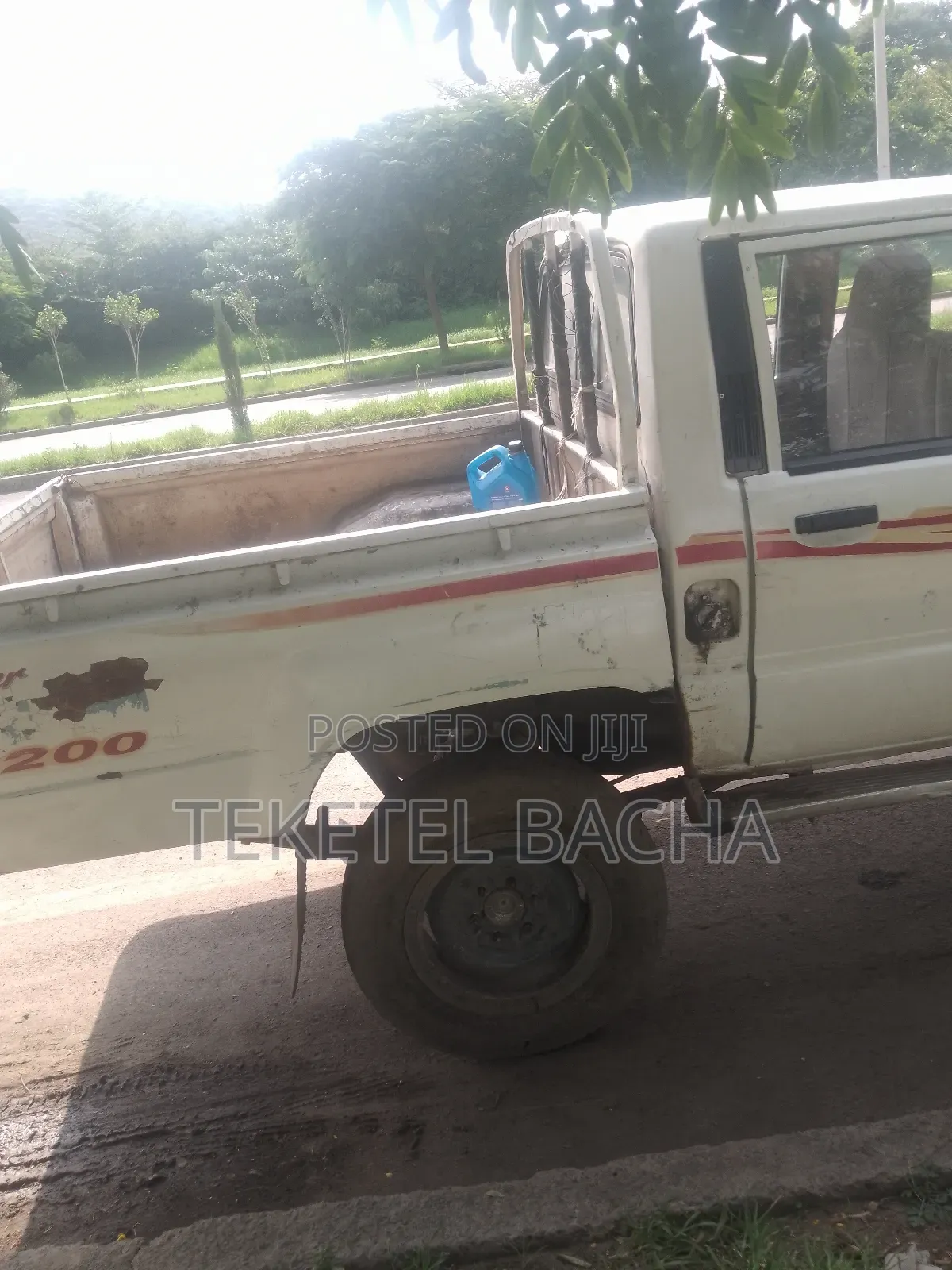 Toyota Hilux 1987 White
