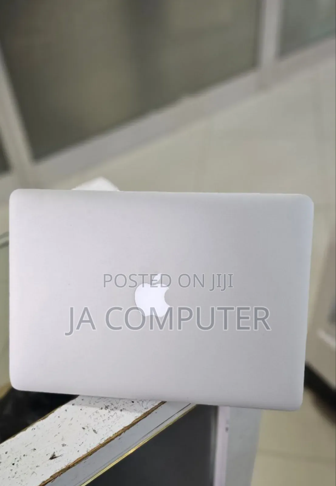 New Laptop Apple MacBook Pro 2015 8GB Intel Core I5 SSD 256GB