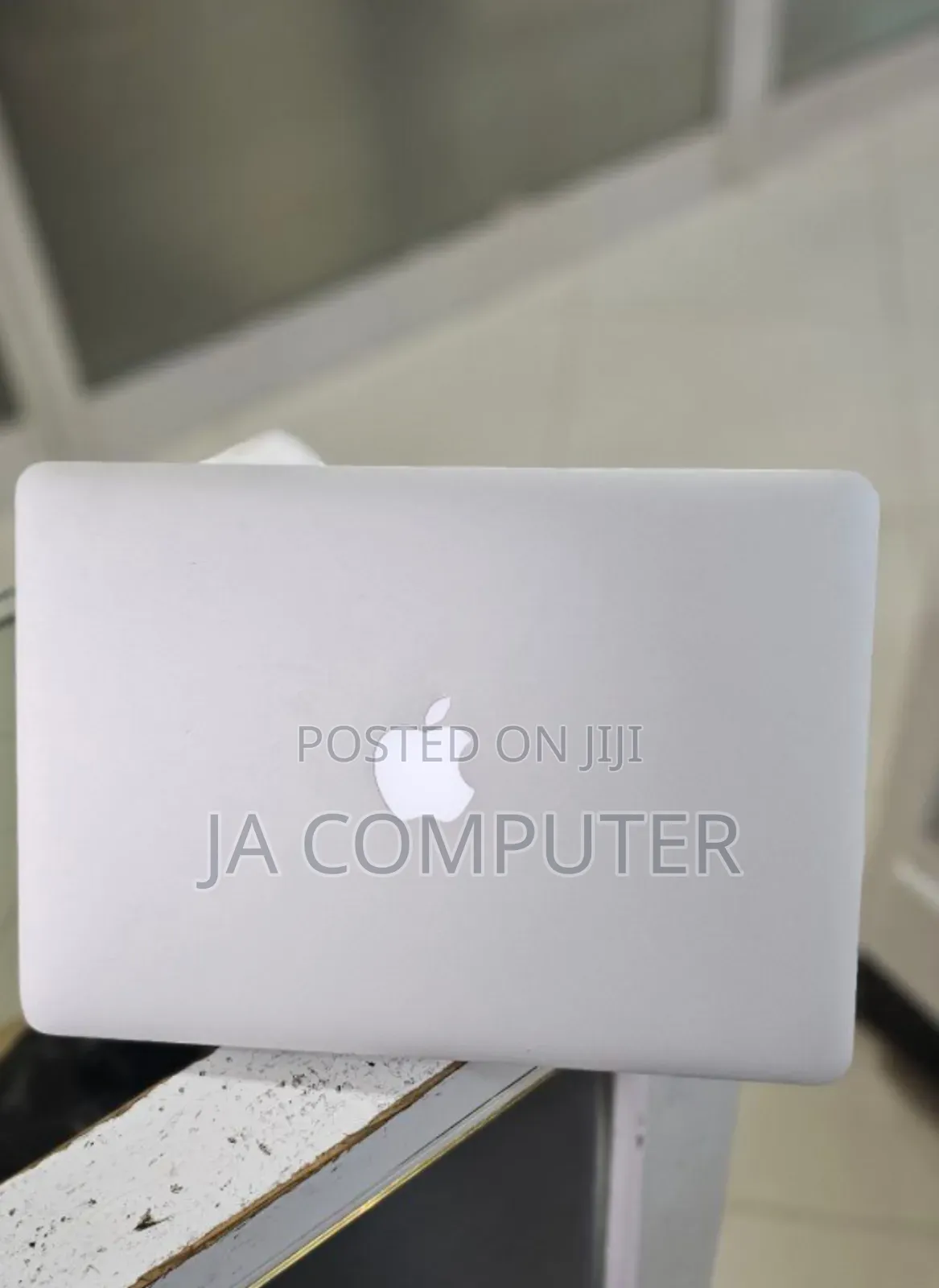 New Laptop Apple MacBook Pro 2015 8GB Intel Core I5 SSD 256GB