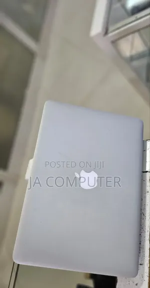 New Laptop Apple MacBook Pro 2015 8GB Intel Core I5 SSD 256GB