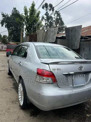 Photo - Toyota Yaris 2009 Silver