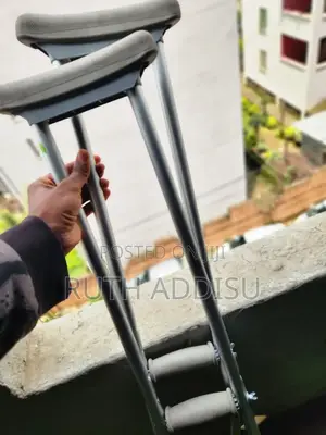 Photo - Crutches袸了brand New Adjustable Walker盎蔽stainless Walker New