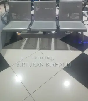 Three Siter Gust Chair