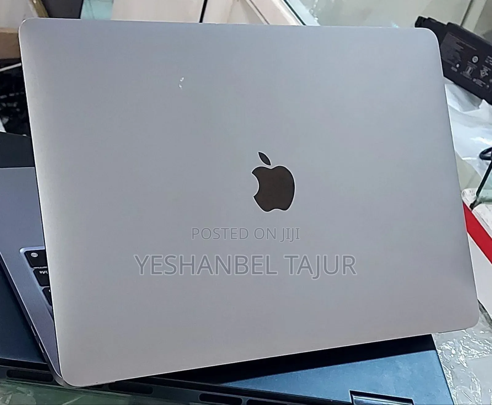 New Laptop Apple MacBook Pro 2022 M2 8GB Apple M2 SSD 256GB