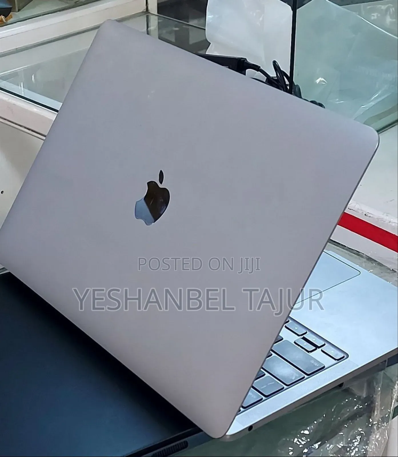 New Laptop Apple MacBook Pro 2022 M2 8GB Apple M2 SSD 256GB