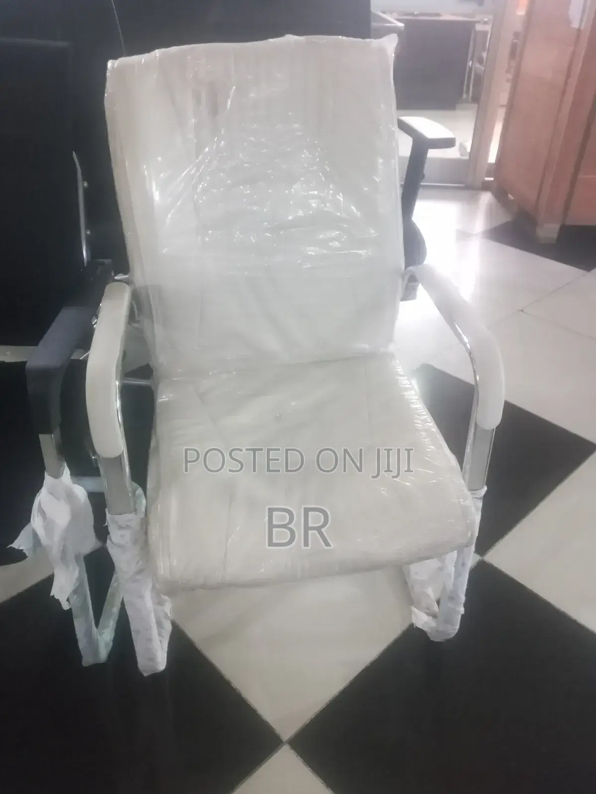 Leather Gust Chair
