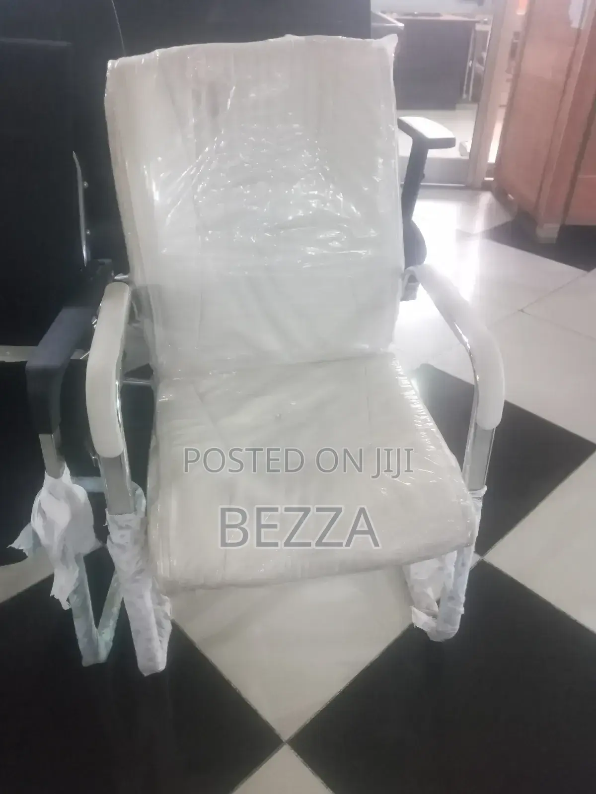 Leather Gust Chair