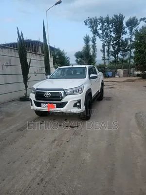 Photo - Toyota Hilux 2018 White
