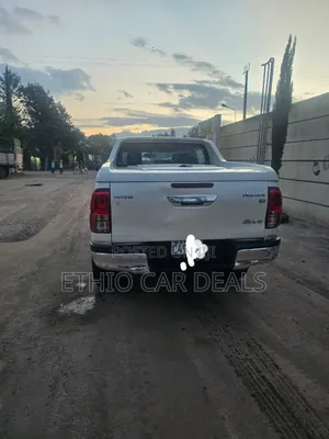 Toyota Hilux 2018 White