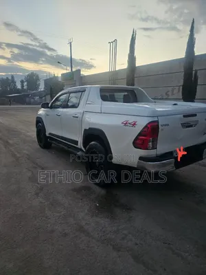 Toyota Hilux 2018 White