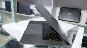 New Laptop Apple MacBook Pro 2019 16GB Intel Core I7 SSD 512GB
