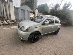 Toyota Vitz 1.0 FWD 5dr 2002 Gold