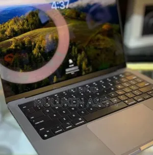 New Laptop Apple MacBook Pro M1 32GB Apple M1 Pro SSD 1T