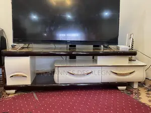 ቲቪ ማስቀመጫ እና የሶፋ ጠለፔዛ